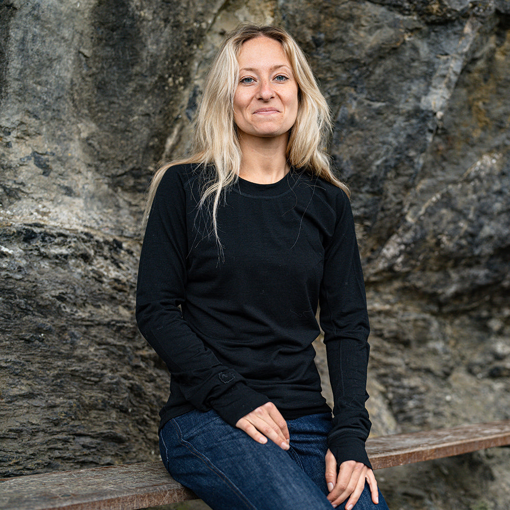 Isobaa | Womens 160 Merino Active Long Sleeve Crew (Black) | Elevate your active wardrobe with our Women's 160 Merino Active Long Sleeve Crew, expertly crafted from 160g 18.5 micron superfine merino wool | Model: Estelle