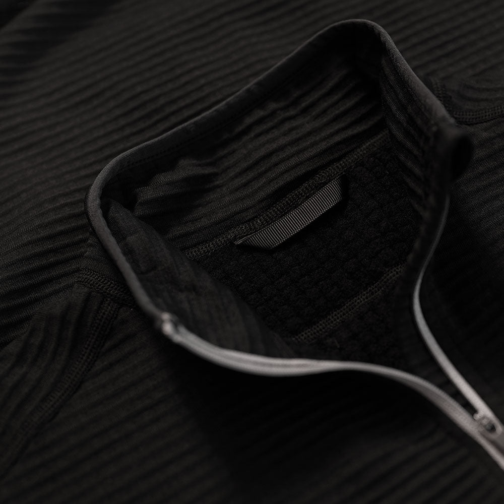 Isobaa | Womens 260 Merino Blend Grid Fleece (Black) | Stay warm and comfortable during your cold-weather activities with the 260 Merino Blend Grid Fleece Half Zip