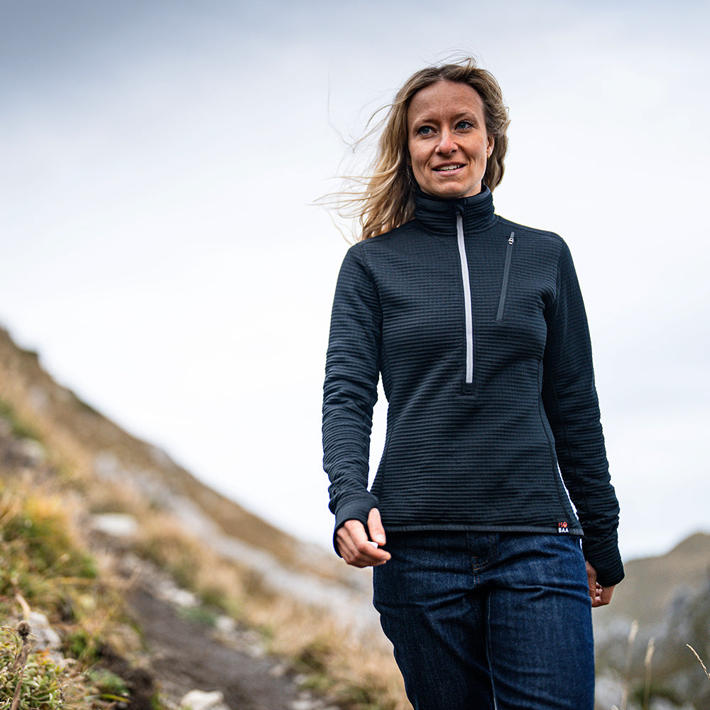 Isobaa | Womens 260 Merino Blend Grid Fleece (Black) | Stay warm and comfortable during your cold-weather activities with the 260 Merino Blend Grid Fleece Half Zip | Model: Estelle