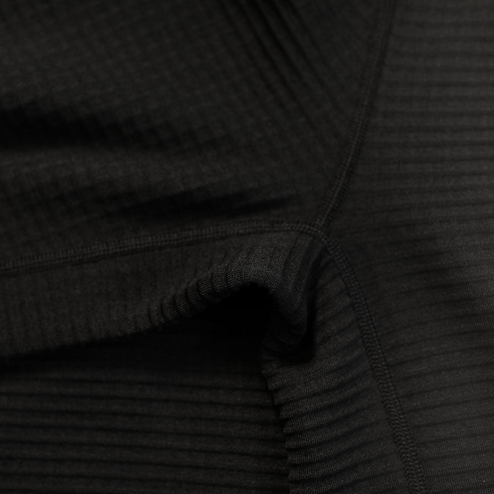 Isobaa | Womens 260 Merino Blend Grid Fleece (Black) | Stay warm and comfortable during your cold-weather activities with the 260 Merino Blend Grid Fleece Half Zip