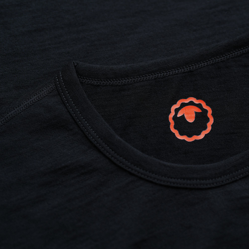 Isobaa | Womens Merino 150 Emblem Tee (Black/Charcoal) | Conquer trails and city streets in comfort with Isobaa's superfine Merino T-Shirt.