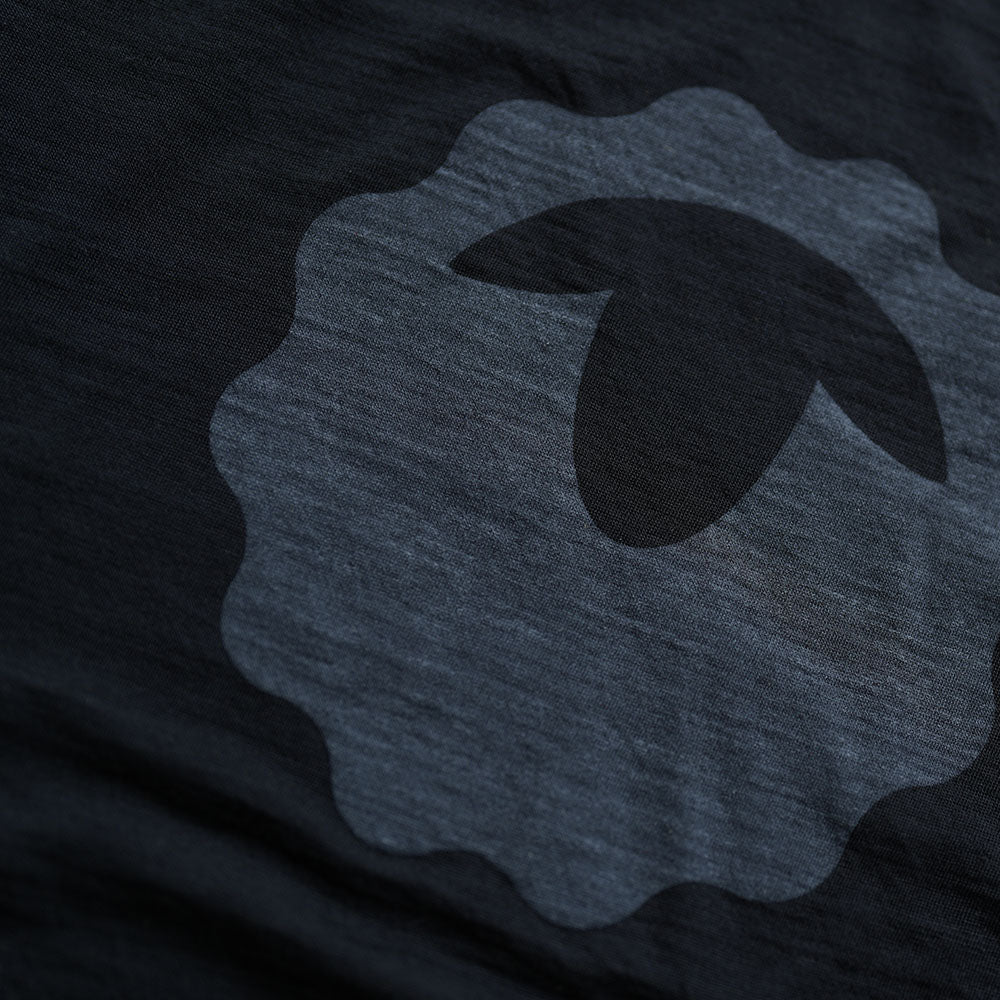 Isobaa | Womens Merino 150 Emblem Tee (Black/Charcoal) | Conquer trails and city streets in comfort with Isobaa's superfine Merino T-Shirt.