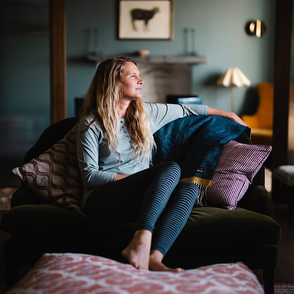Isobaa | Womens Merino 200 Tights (Black/Charcoal) | Conquer mountains, ski slopes, and sofa days with unmatched comfort in our 200gm Merino wool tights. | Model: Amy