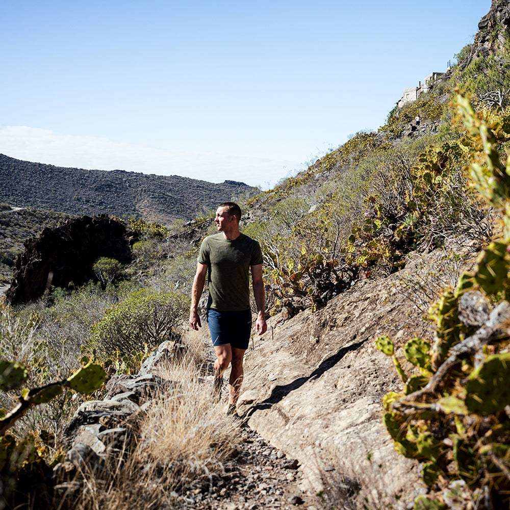 Mens 120 Ultrafine SS Crew (Olive) | Model: Barnaby