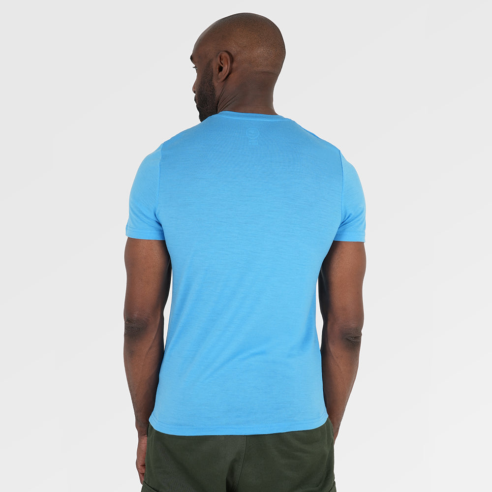 Mens Merino 150 Emblem Tee (Malibu/Navy) | Model: Michael