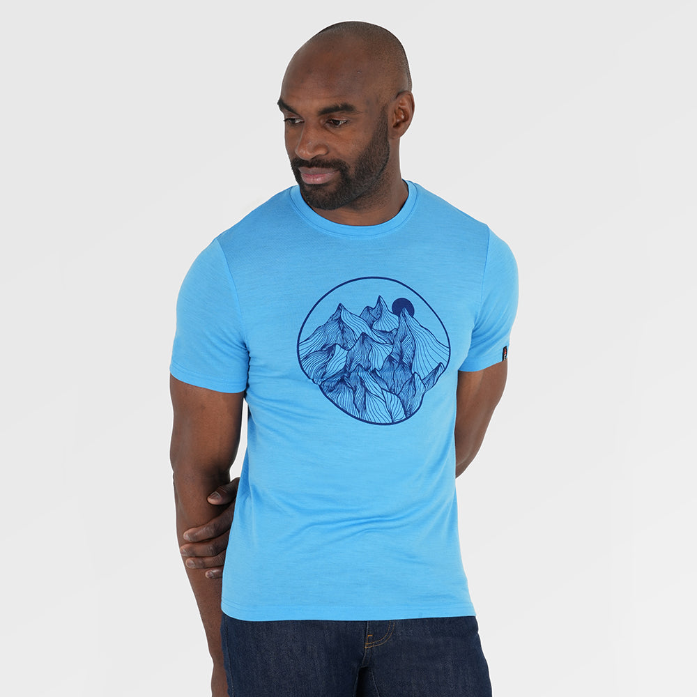 Mens Merino 150 Mountains Tee (Malibu/Navy) | Model: Michael