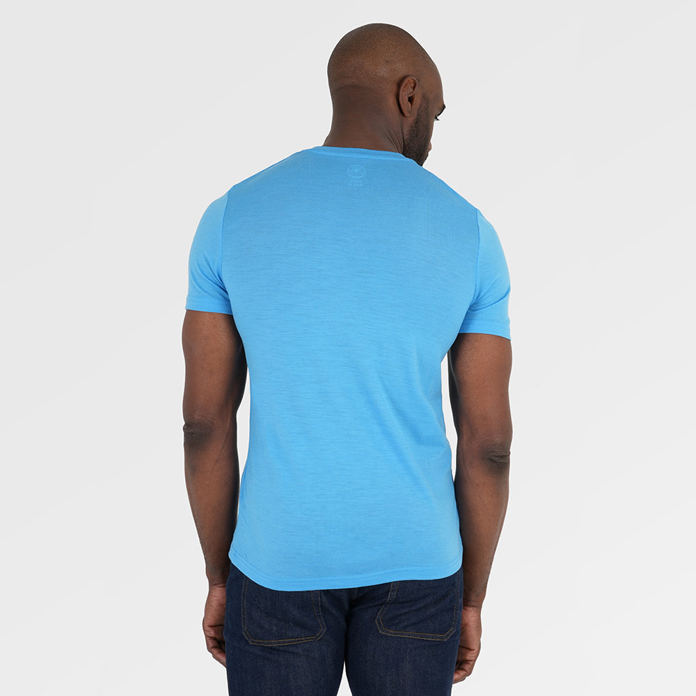 Mens Merino 150 Mountains Tee (Malibu/Navy) | Model: Michael