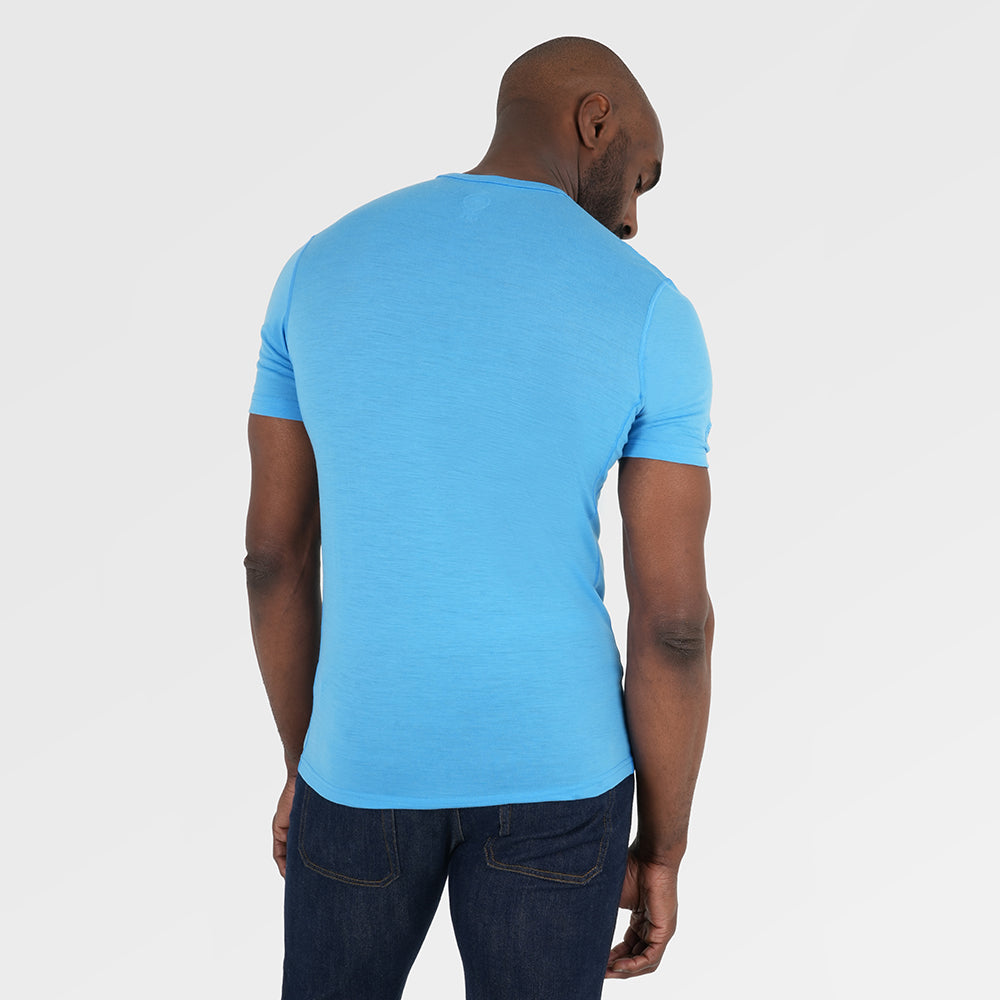 Mens Merino 150 Short Sleeve Crew (Malibu) | Model: Michael