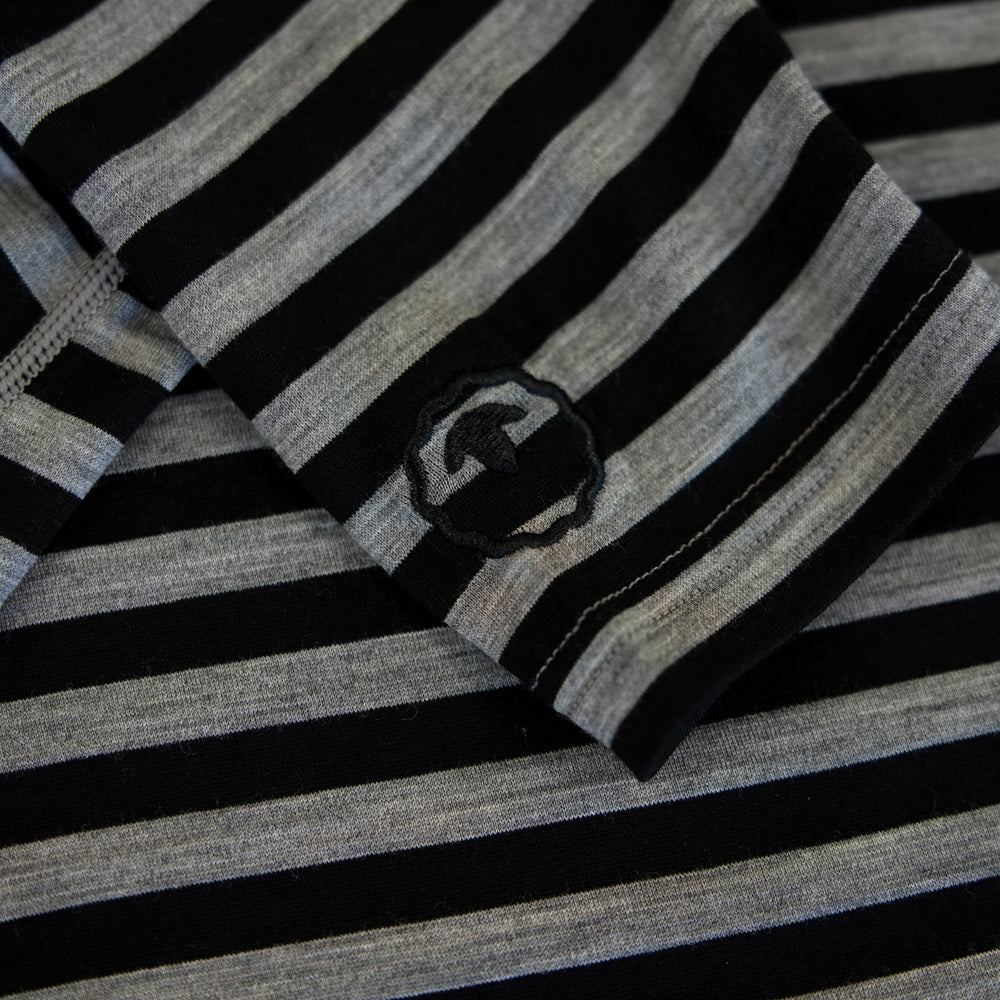 Isobaa | Mens Merino 180 Long Sleeve Crew (Black/Charcoal) | Get outdoors with the ultimate Merino wool long-sleeve top.