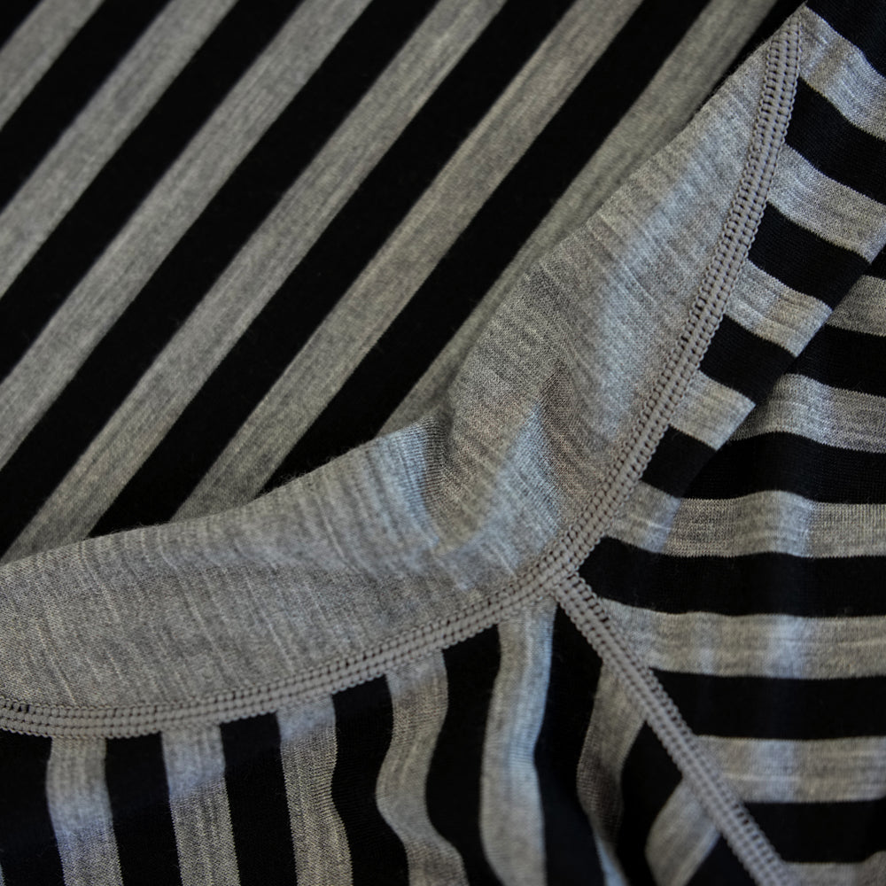 Isobaa | Mens Merino 180 Long Sleeve Crew (Black/Charcoal) | Get outdoors with the ultimate Merino wool long-sleeve top.