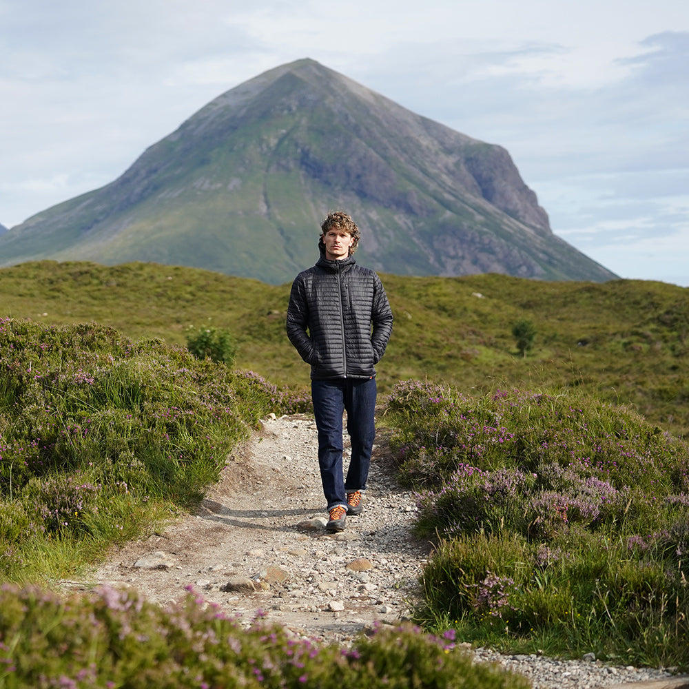 Isobaa Mens Merino Wool Insulated Jacket (Black/Smoke) | Model: Inigo