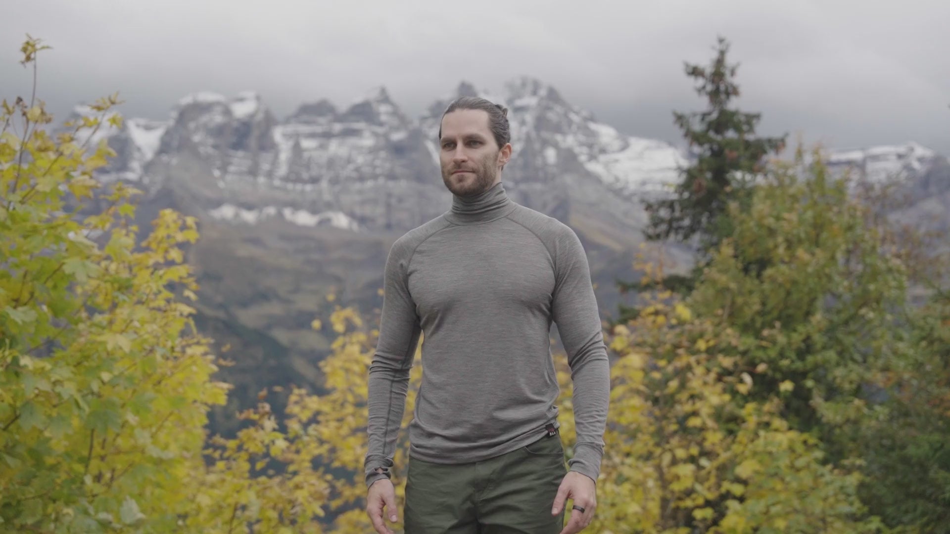 Isobaa | Mens 160 Merino Active Roll Neck (Charcoal Melange) | Embrace the chill in style with our Men's 160 Merino Active Roll Neck, crafted from 160g 18.5 micron superfine merino wool | align: 40% 45% | Model: Ed
