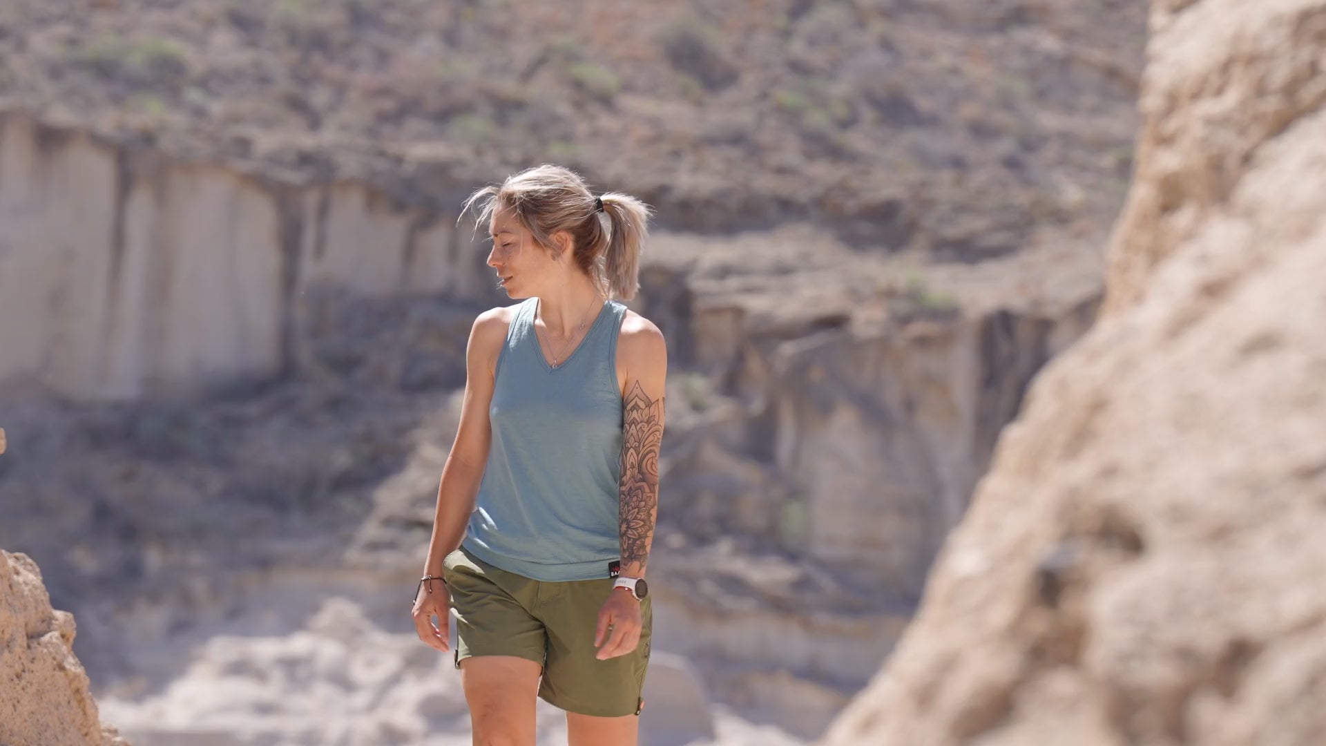 Womens 120 Ultrafine Racer Vest (Lagoon) | align: 30% 65% | Model: IsabelC