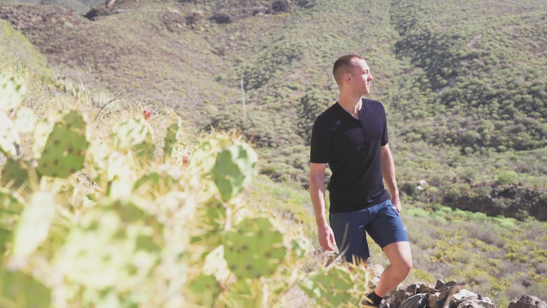 Mens 180 SS Hiking Top (Black) | align: 100% 25% | Model: Barnaby