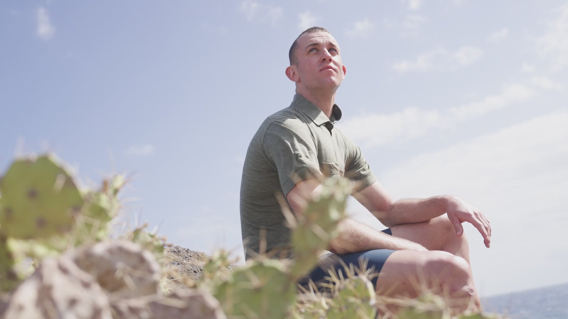 Mens 120 Ultrafine SS Shirt (Olive) | align: 70% 35% | Model: Barnaby