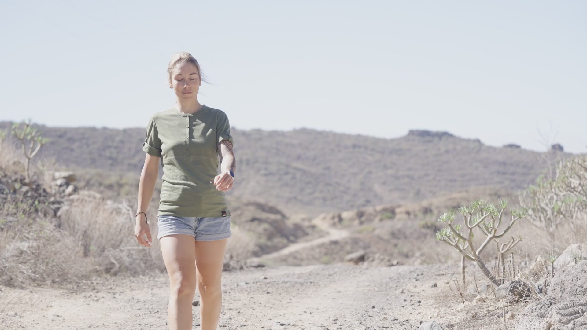Womens 180 SS Hiking Top (Olive) | align: 20% 40% | Model: IsabelC