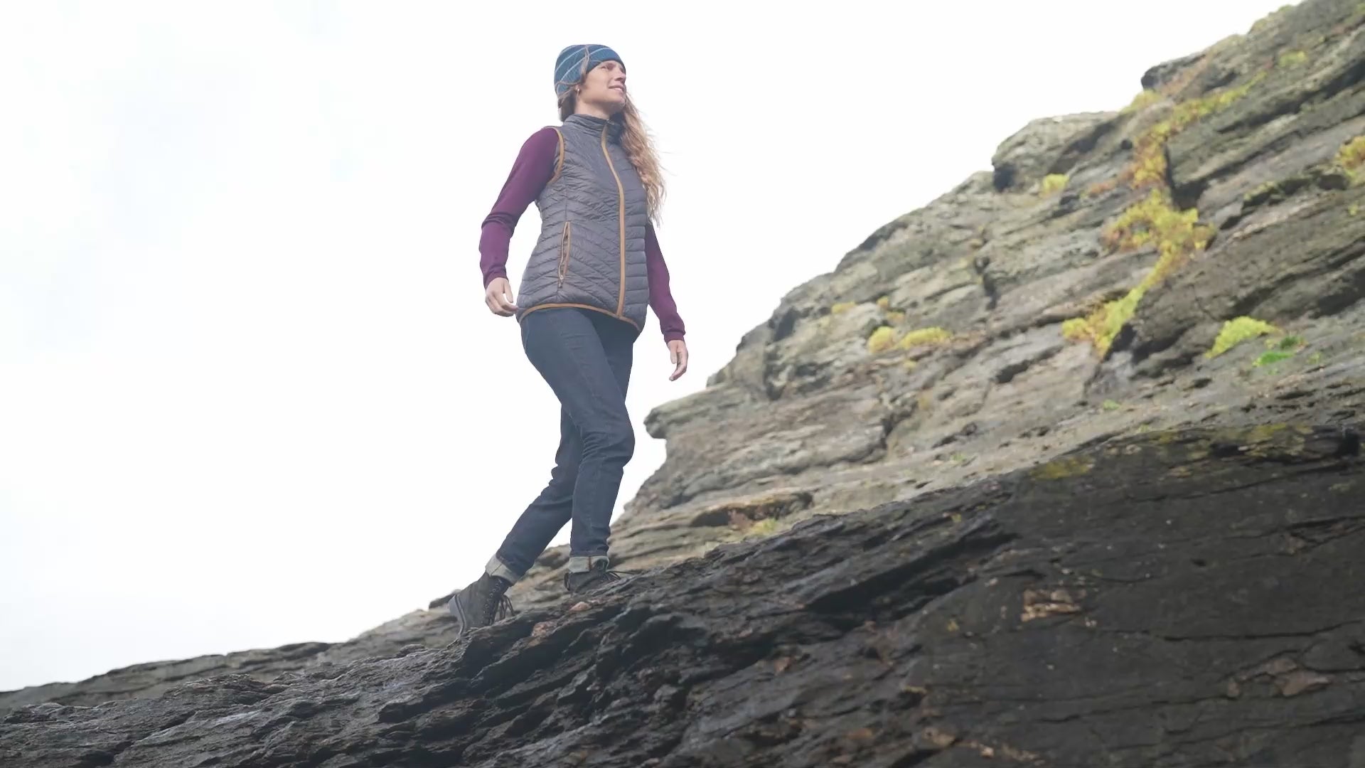 Isobaa | Merino Stripe Beanie (Petrol/Charcoal) | Wrap yourself in cosy warmth with Isobaa's Merino beanie. | align: 45% 0%