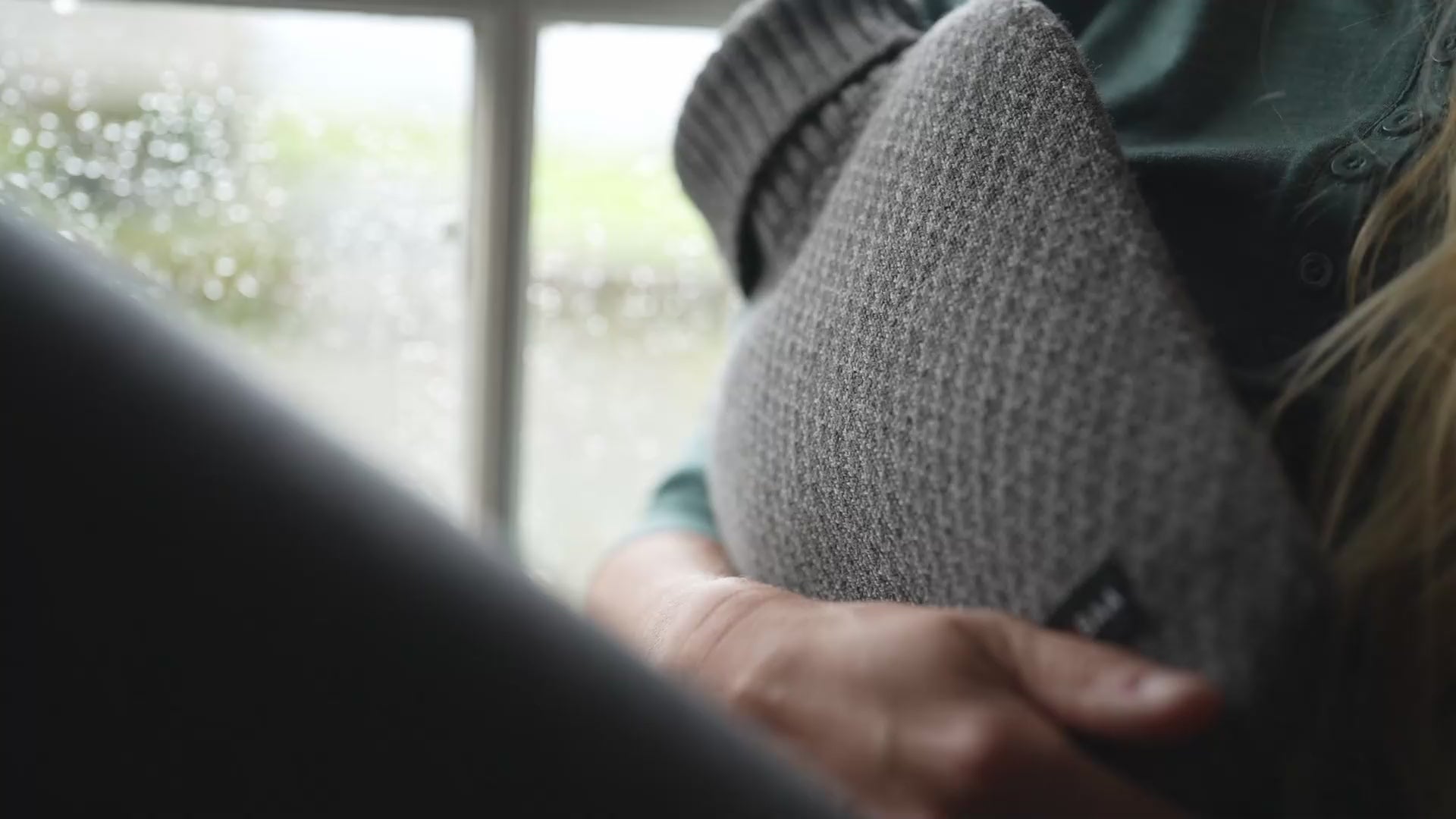 Isobaa | Merino Jacquard Hot Water Bottle Cover (Charcoal/Smoke) | Say goodbye to ordinary hot water bottles! You'll love the luxurious feel of our Merino wool cover – and your skin will thank you! Wrap yourself in cosy warmth, enjoy natural breathability, and discover the ultimate hot water bottle indulgence. | align: 60% 55%