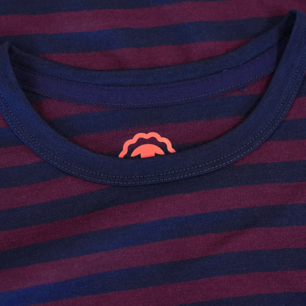 Isobaa | Womens Merino 180 Long Sleeve Crew (Navy/Wine) | Get outdoors with the ultimate Merino wool long-sleeve top.