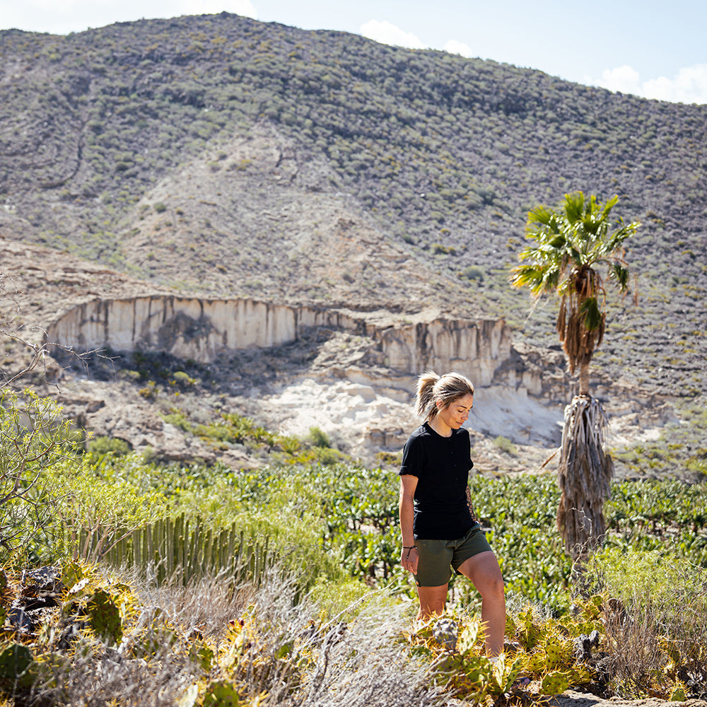 Womens 180 SS Hiking Top (Black) | Model: IsabelC