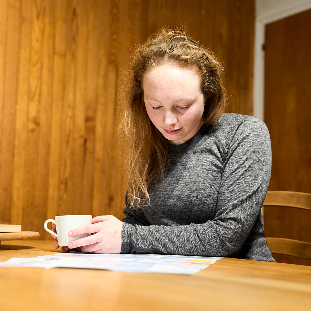 Womens Merino Blend 250 Geometric Jacquard Long Sleeve Crew (Smoke/Charcoal) | Model: Olivia