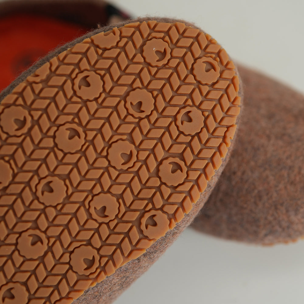 Isobaa | Merino Wool Blend Slippers (Bran/Orange) | Comfort that lasts – Isobaa's Merino blend slippers are your companions for relaxation both indoors and out.