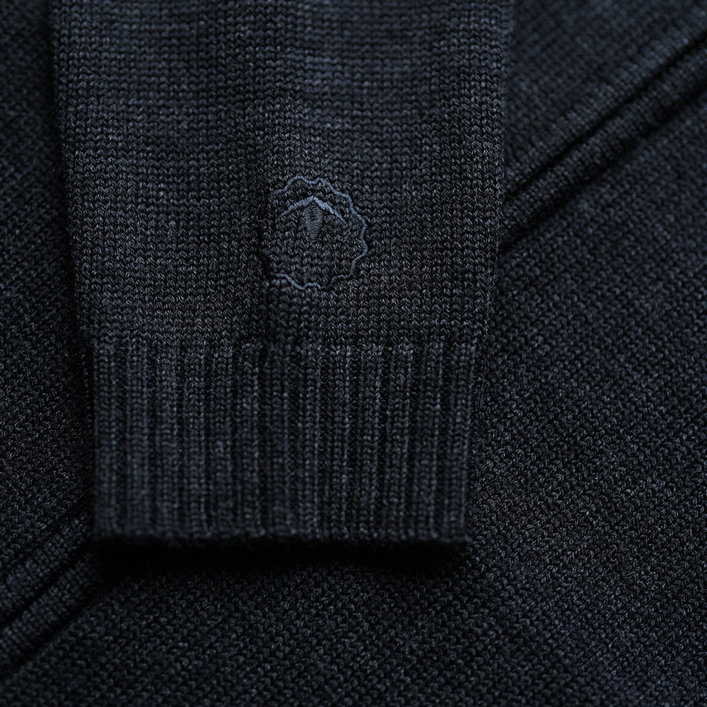 Isobaa | Mens Merino Zip Sweater (Black) | Discover exceptional warmth, comfort, and everyday versatility with our extrafine Merino wool sweater.