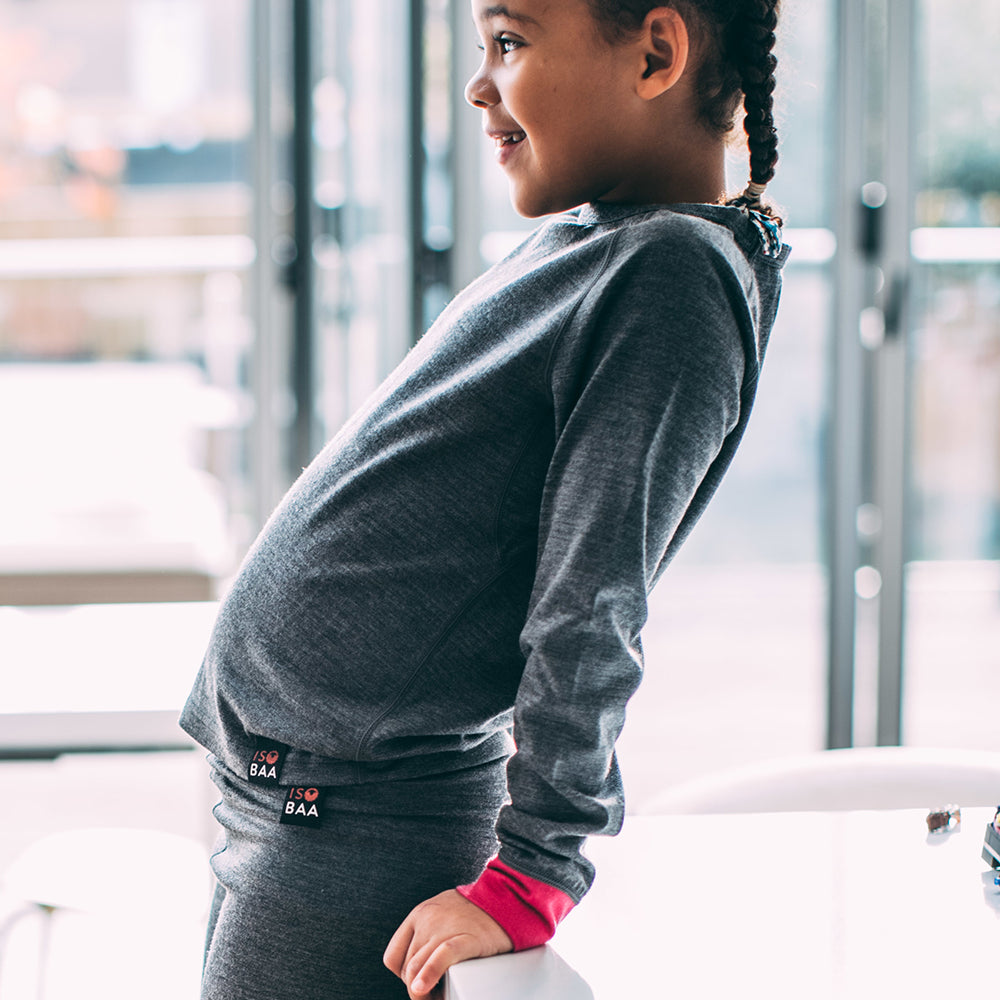 Isobaa | Junior Merino Blend 200 Long Sleeve Crew (Smoke/Fuchsia) | Your child's new favorite top: warm, breathable, and always comfortable thanks to Isobaa's Merino Wool blend.