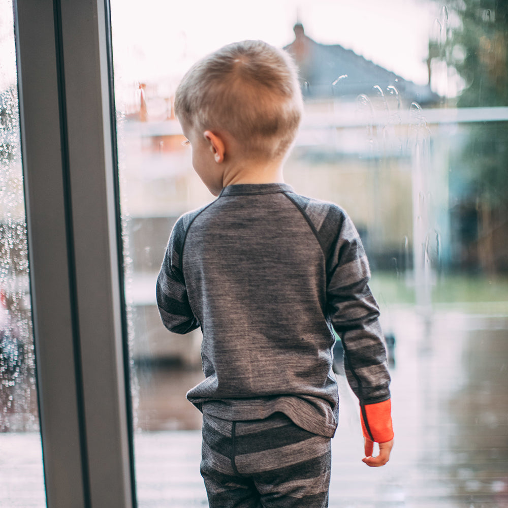 Isobaa | Kids Merino Blend 200 Long Sleeve Crew (Charcoal/Smoke) | Your child's new favorite top: warm, breathable, and always comfortable thanks to Isobaa's Merino Wool blend.