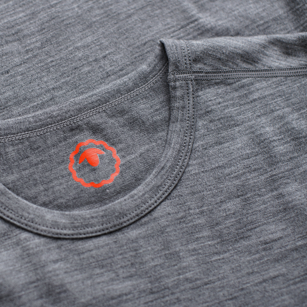 Isobaa | Mens Merino 180 Long Sleeve Crew (Stripe Charcoal/Smoke) | Get outdoors with the ultimate Merino wool long-sleeve top.