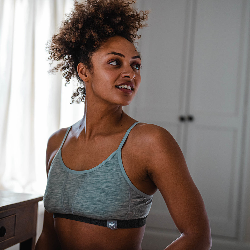 Isobaa | Womens Merino Blend 160 Crop Top (Cloud Melange) | Discover the ultimate base layer with Isobaa's Merino blend crop top. | Model: Kendal