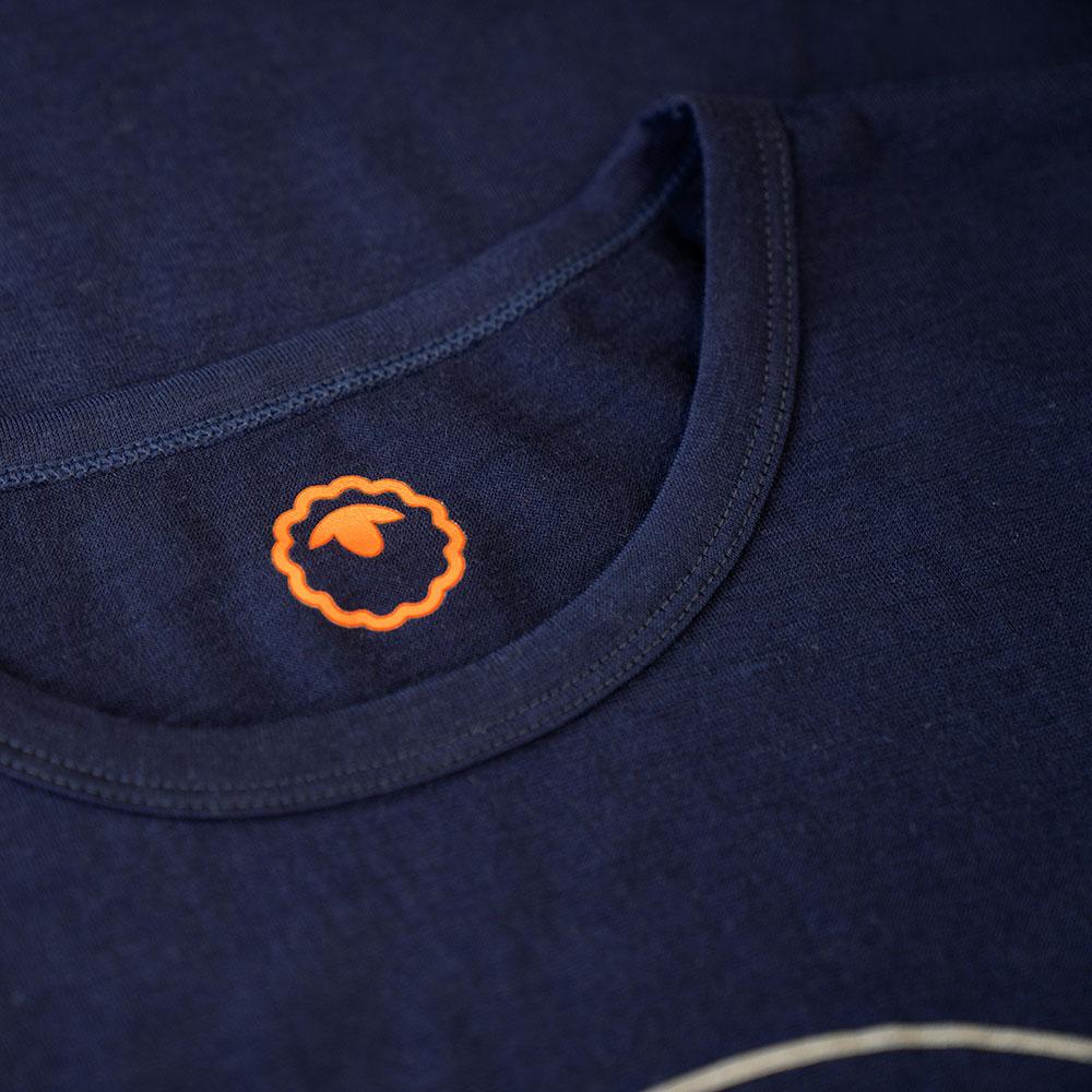 Isobaa | Mens Merino 150 Mountains Tee (Navy) | Gear up for adventure with our superfine Merino Tee.