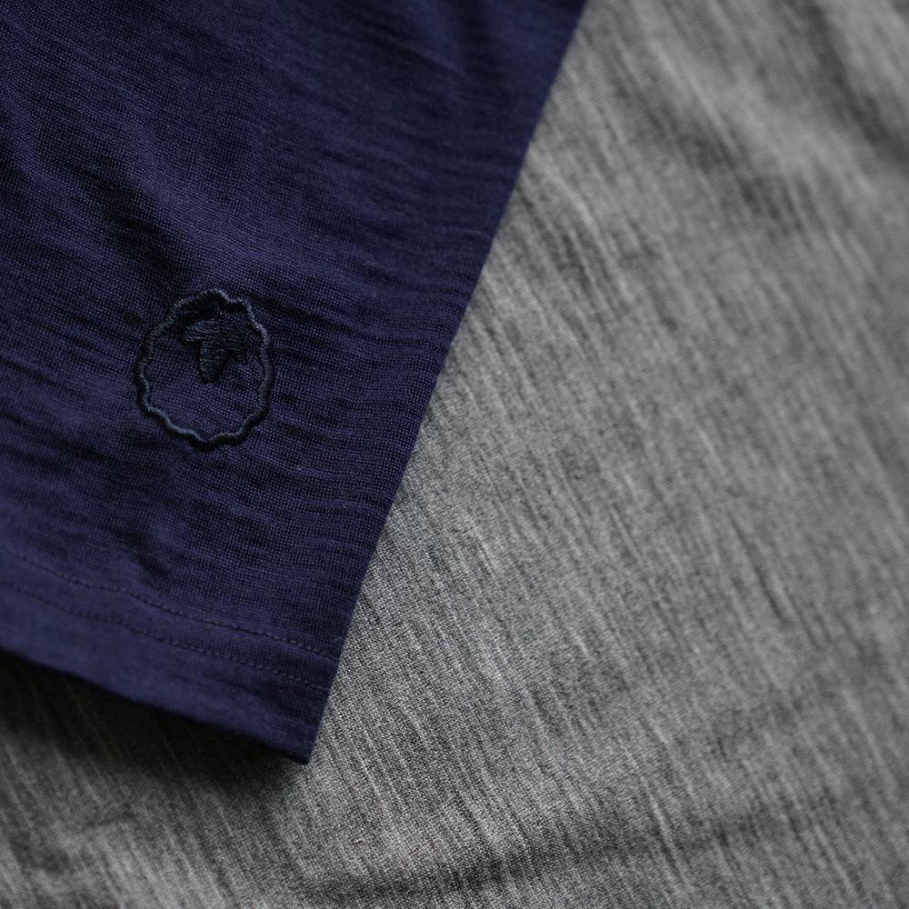Isobaa | Mens Merino 180 Baseball Crew (Charcoal/Navy) | Experience the power of Merino wool with this ultimate outdoor base layer.