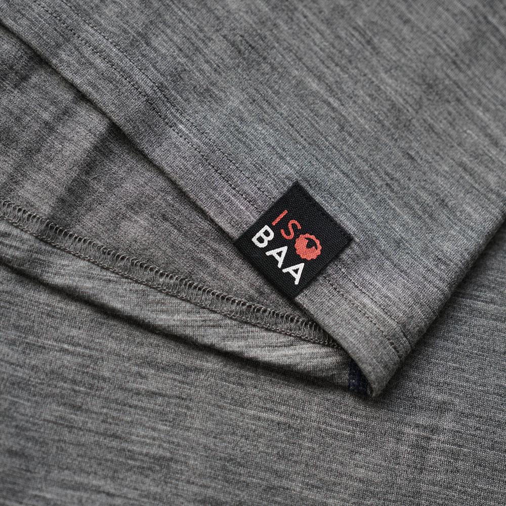 Isobaa | Mens Merino 180 Baseball Crew (Charcoal/Navy) | Experience the power of Merino wool with this ultimate outdoor base layer.