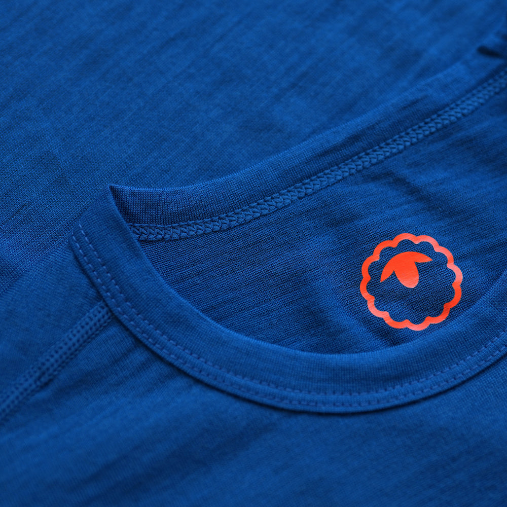 Isobaa | Mens Merino 180 Long Sleeve Crew (Blue) | Get outdoors with the ultimate Merino wool long-sleeve top.