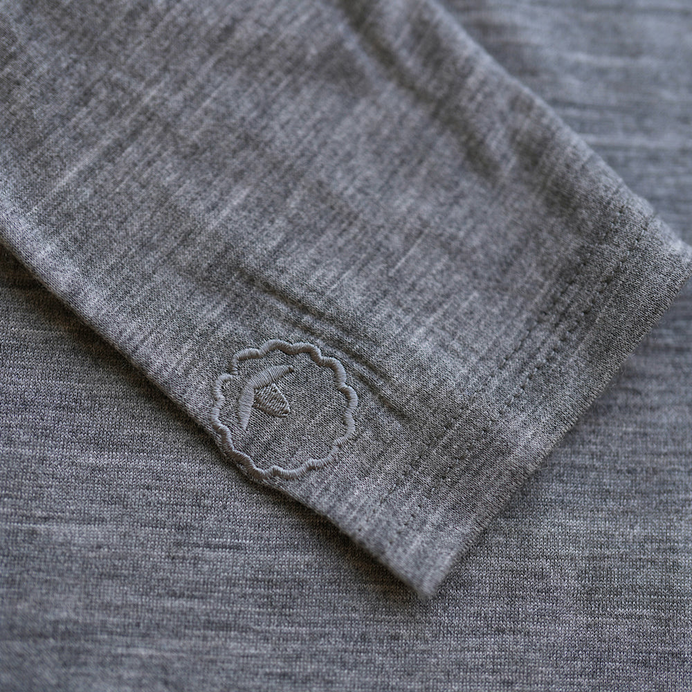 Isobaa | Mens Merino 180 Long Sleeve Crew (Charcoal) | Get outdoors with the ultimate Merino wool long-sleeve top.