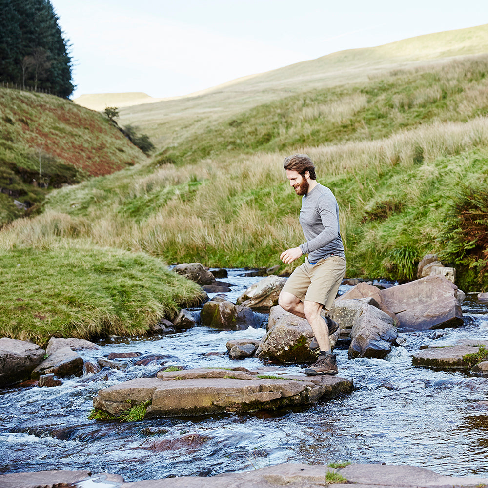 Isobaa | Mens Merino 180 Long Sleeve Crew (Charcoal) | Get outdoors with the ultimate Merino wool long-sleeve top.