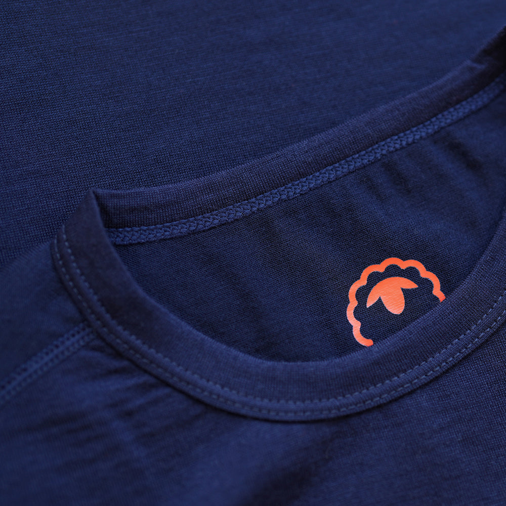 Isobaa | Mens Merino 180 Long Sleeve Crew (Navy) | Get outdoors with the ultimate Merino wool long-sleeve top.