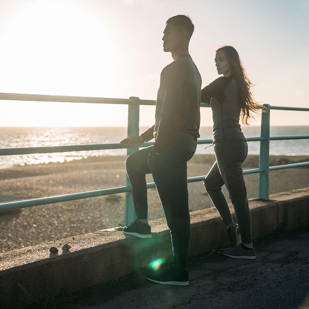 Isobaa | Mens Merino 260 Lounge Cuffed Joggers (Petrol/Lime) | Discover unparalleled comfort and versatility with our luxurious 260gm Merino wool lounge joggers. | Model: Donald