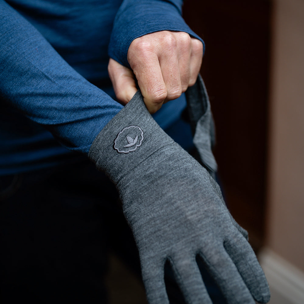 Isobaa | Merino 180 Gloves (Smoke) | Superfine Merino wool gloves.