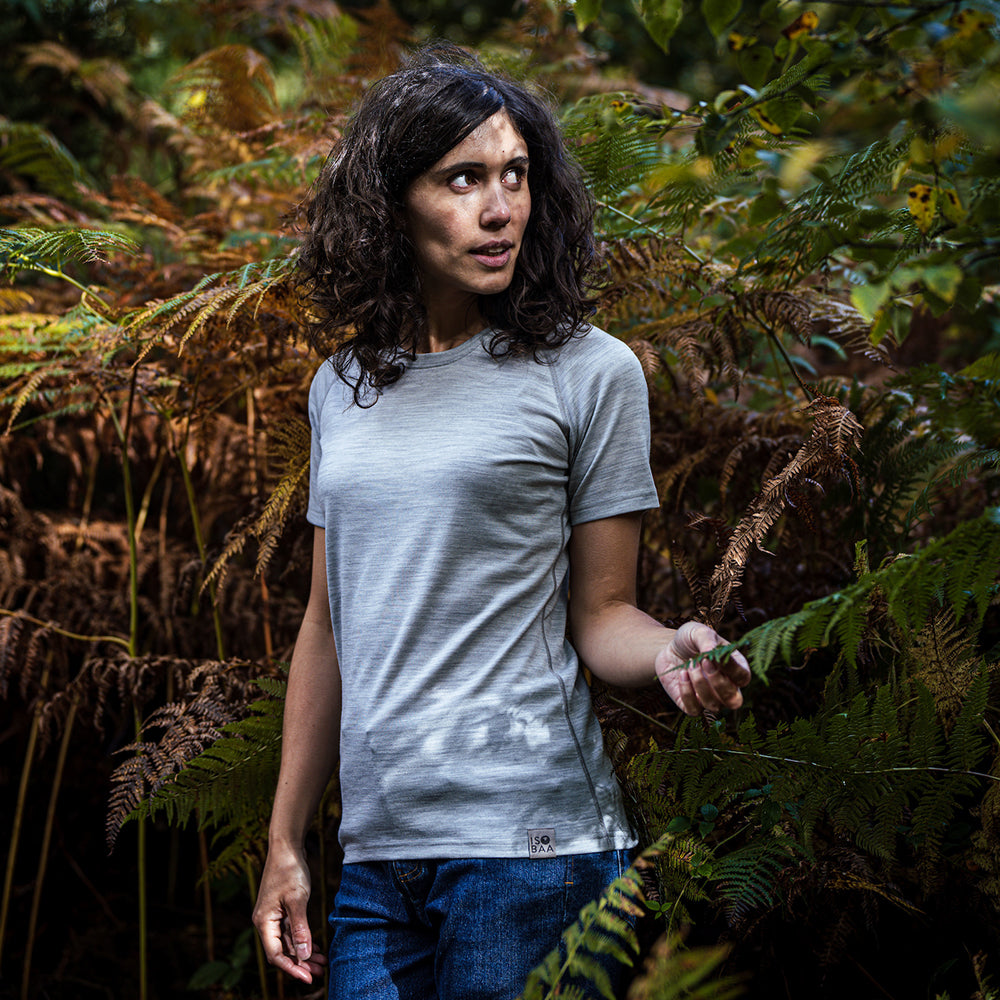 Isobaa | Womens IsoSoft 180 Short Sleeve Crew (Cloud) | Performance-driven Merino short-sleeved top. | Model: Clémentine