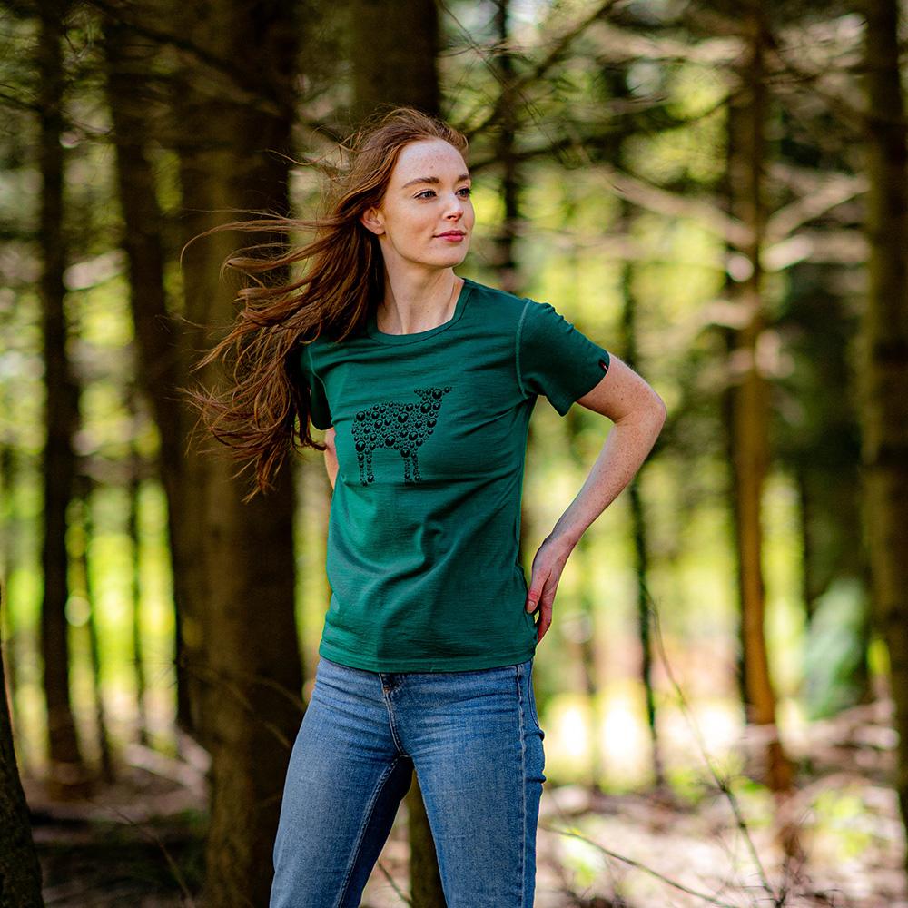 Isobaa | Womens Merino 150 Sheep Tee (Green) | Gear up for everyday adventures in Isobaa's superfine Merino Tee.