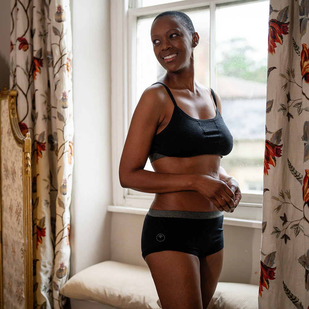 Isobaa | Womens Merino Blend 160 Hipster Knickers (Black Melange) | Discover everyday comfort with Isobaa's Merino blend hipster knickers. | Model: Yolisa