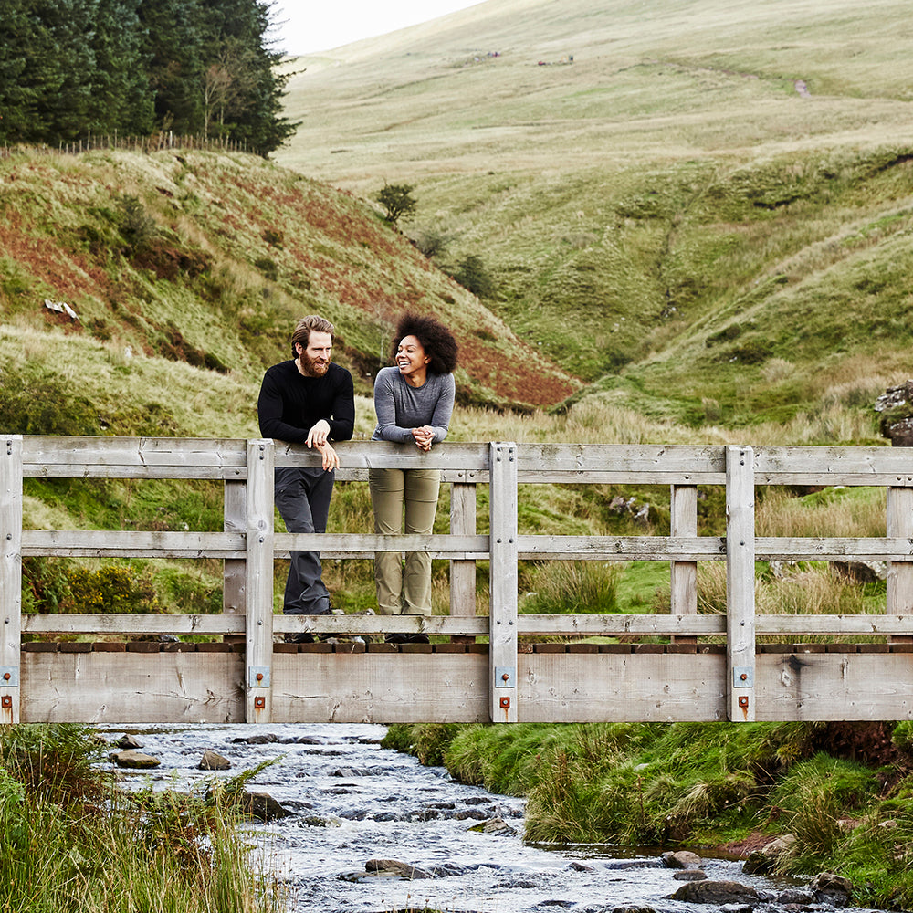 Isobaa | Womens Merino 180 Long Sleeve Crew (Charcoal) | Get outdoors with the ultimate Merino wool long-sleeve top.