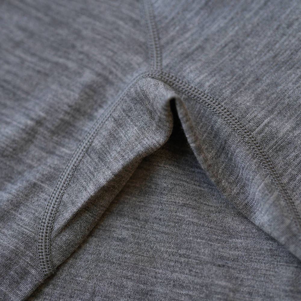 Isobaa | Womens Merino 180 Long Sleeve Crew (Charcoal) | Get outdoors with the ultimate Merino wool long-sleeve top.