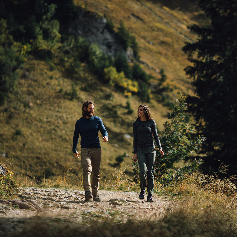 Isobaa | Womens Merino 180 Long Sleeve Crew (Smoke) | Get outdoors with the ultimate Merino wool long-sleeve top.