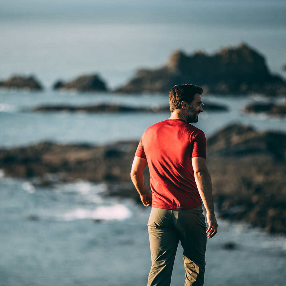 Isobaa | Mens Merino 150 Short Sleeve Crew (Red) | Gear up for performance and comfort with Isobaa's technical Merino short-sleeved top. | Model: Duncan