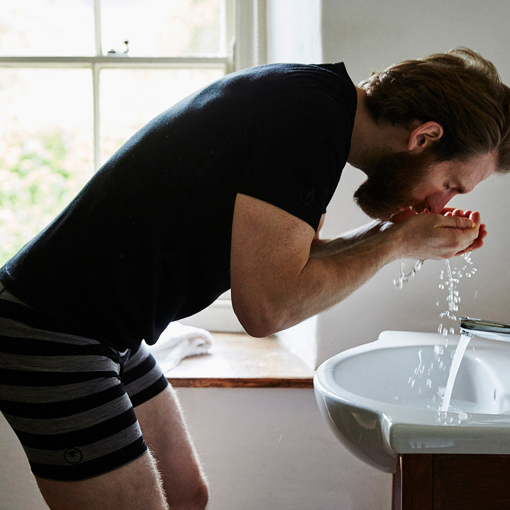 Isobaa | Mens Merino 180 Boxers (Black/Charcoal) | Ditch itchy, sweaty underwear and discover the game-changing comfort of Merino wool boxers. | Model: Craig