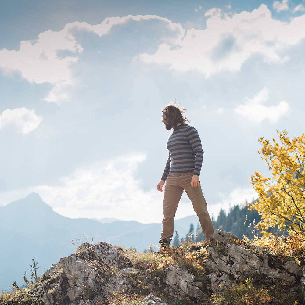 Isobaa | Mens Merino 180 Long Sleeve Crew (Denim/Charcoal) | Get outdoors with the ultimate Merino wool long-sleeve top.