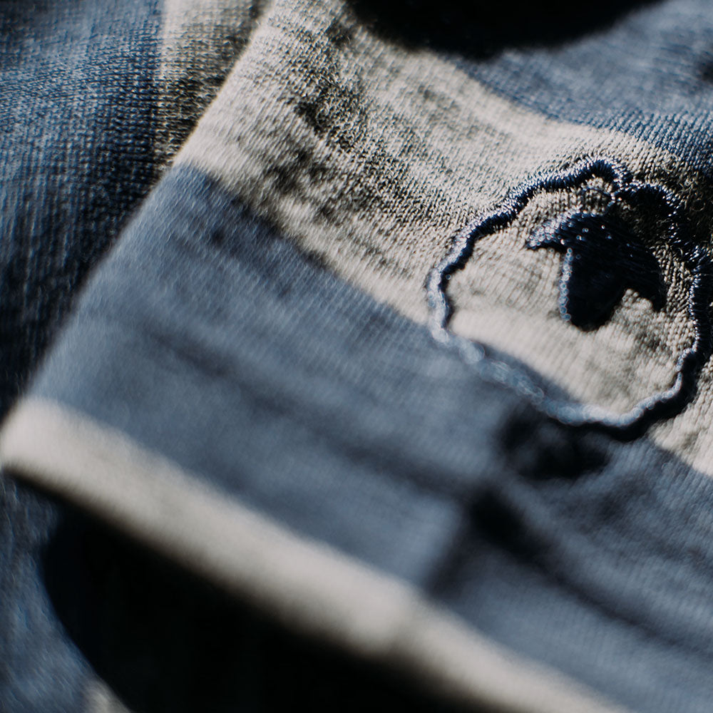 Isobaa | Mens Merino 180 Long Sleeve Crew (Denim/Charcoal) | Get outdoors with the ultimate Merino wool long-sleeve top.